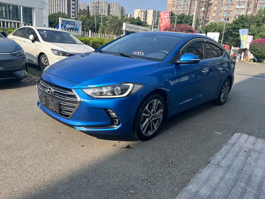 Hyundai Elantra 2017 — фото 1
