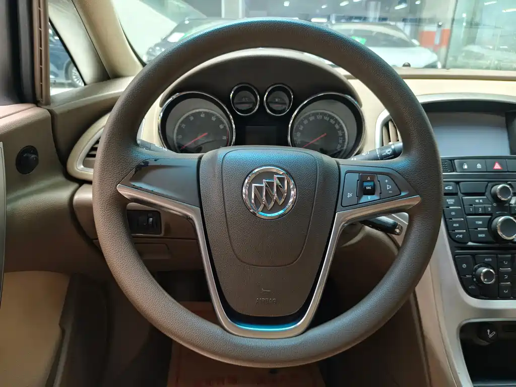Buick Excelle 2014 — фото 15