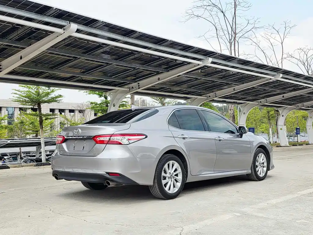 Toyota Camry 2022 — фото 19
