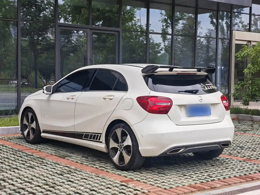 Mercedes-Benz A-Class 2017 — фото 12