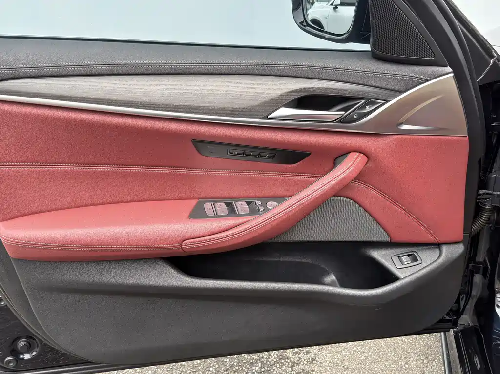BMW 5 Series 2021 — фото 13