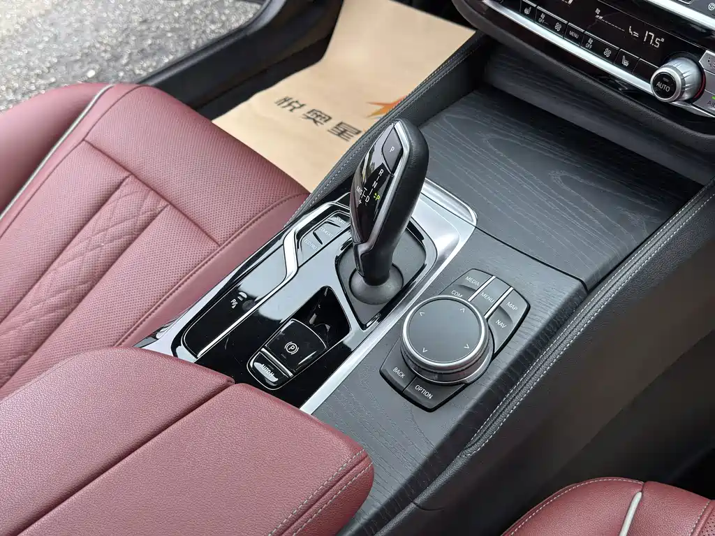 BMW 5 Series 2021 — фото 14