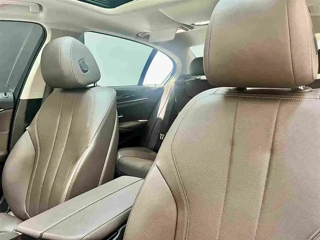 BMW 5 Series 2019 — фото 19
