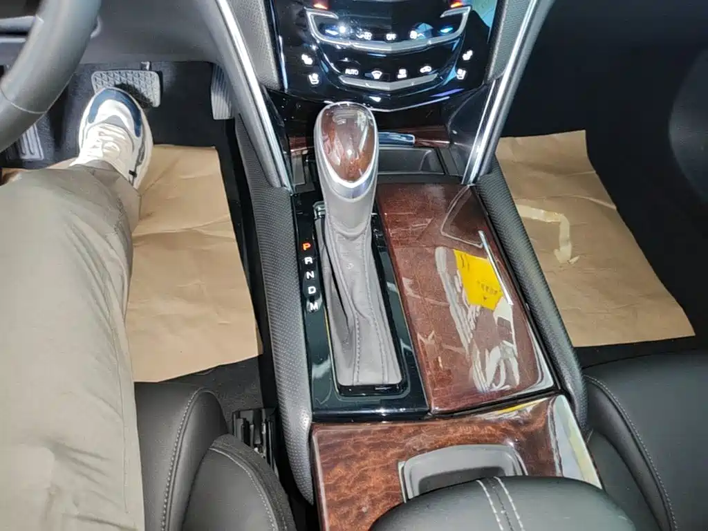 Cadillac XTS 2016 — фото 14