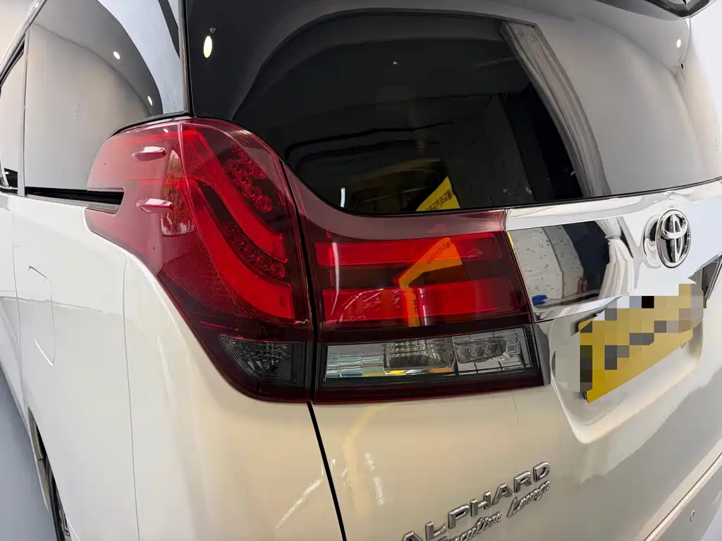 Toyota Alphard 2017 — фото 6