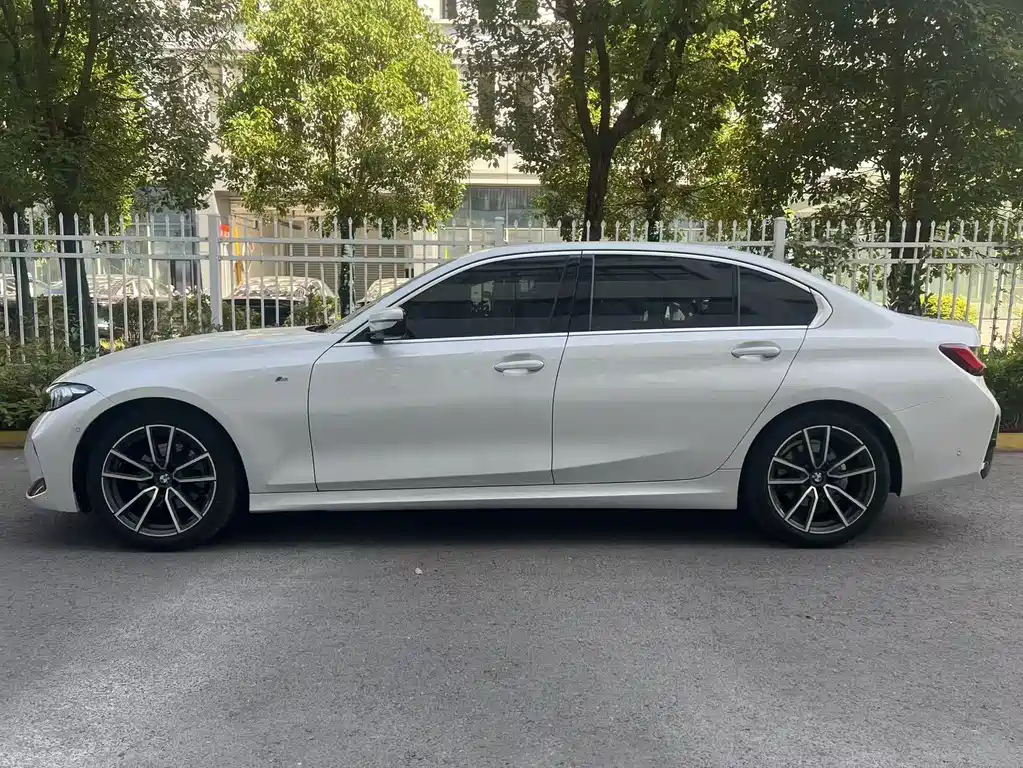 BMW 3 Series 2025 — фото 11