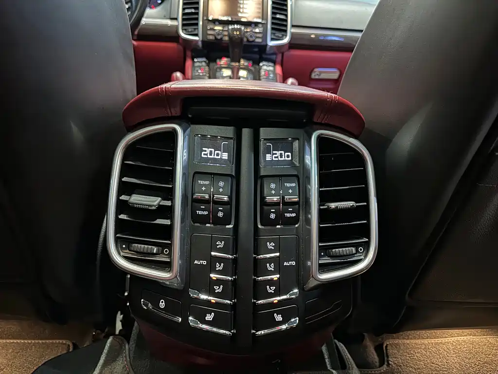 Porsche Cayenne 2015 — фото 11