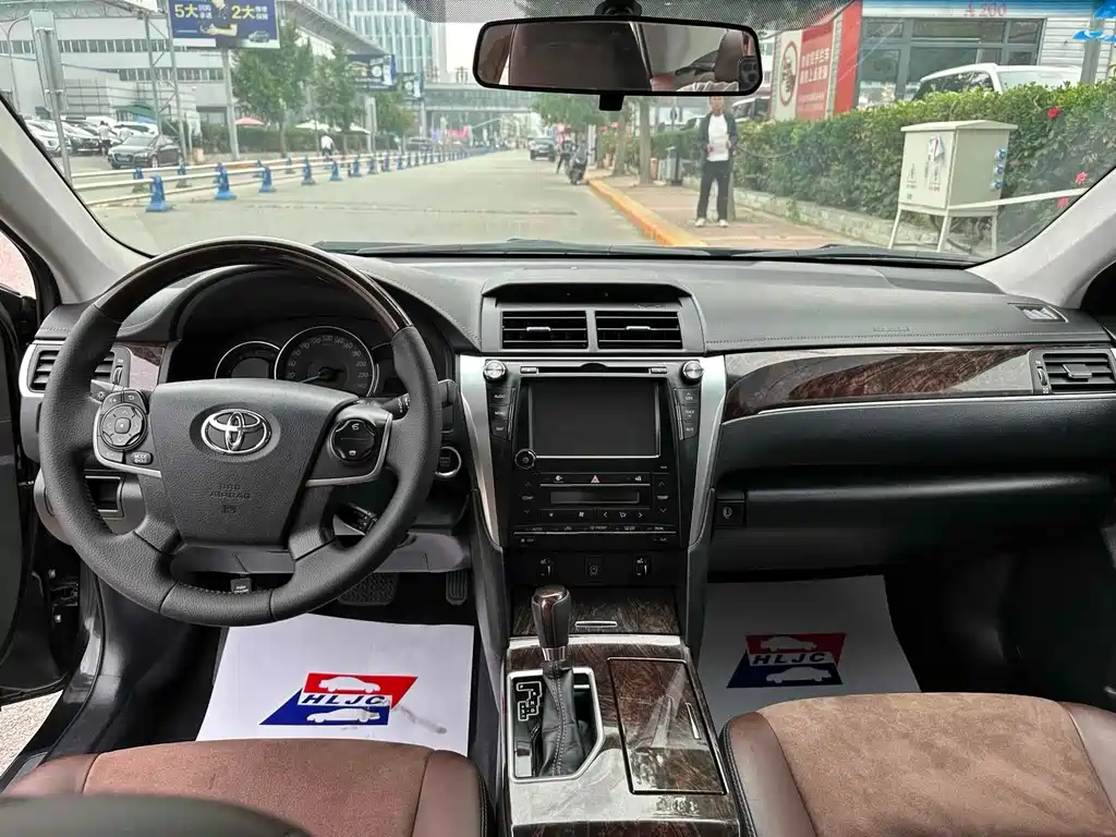 Toyota Camry 2017 — фото 6