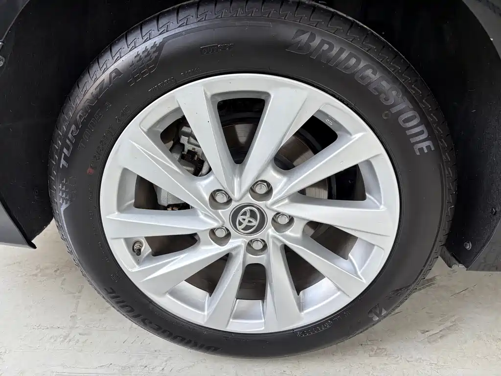 Toyota Camry 2022 — фото 13