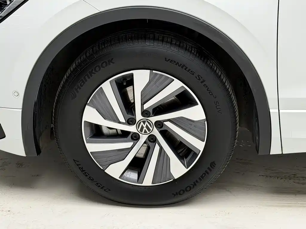 Volkswagen Tiguan L Plug-In Hybrid 2024 — фото 8