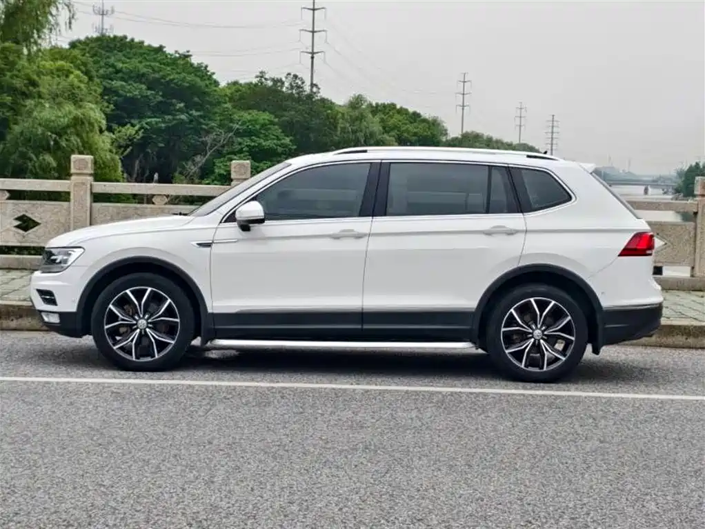 Volkswagen Tiguan L 2020 — фото 10
