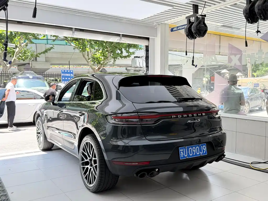 Porsche Macan 2018 — фото 17