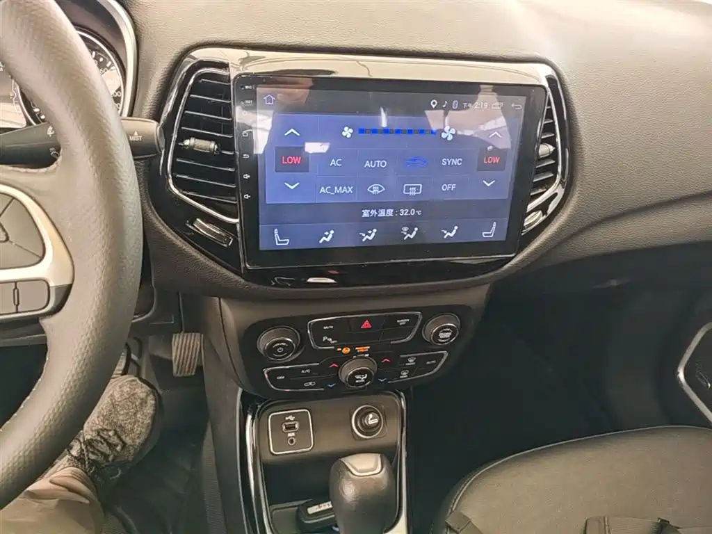 Jeep Compass 2017 — фото 13