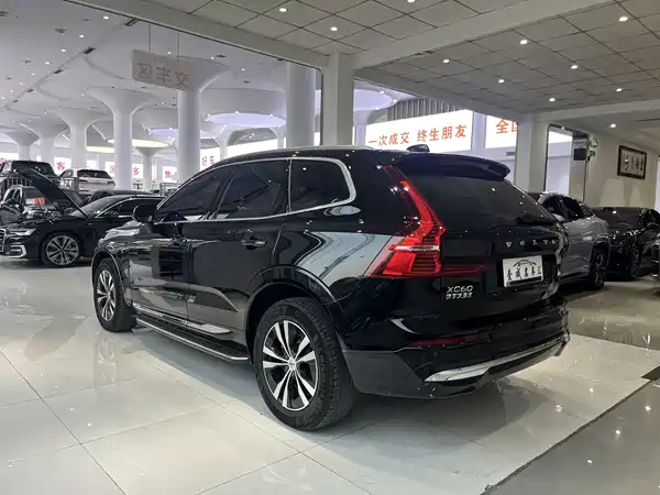 Volvo XC60 2025
