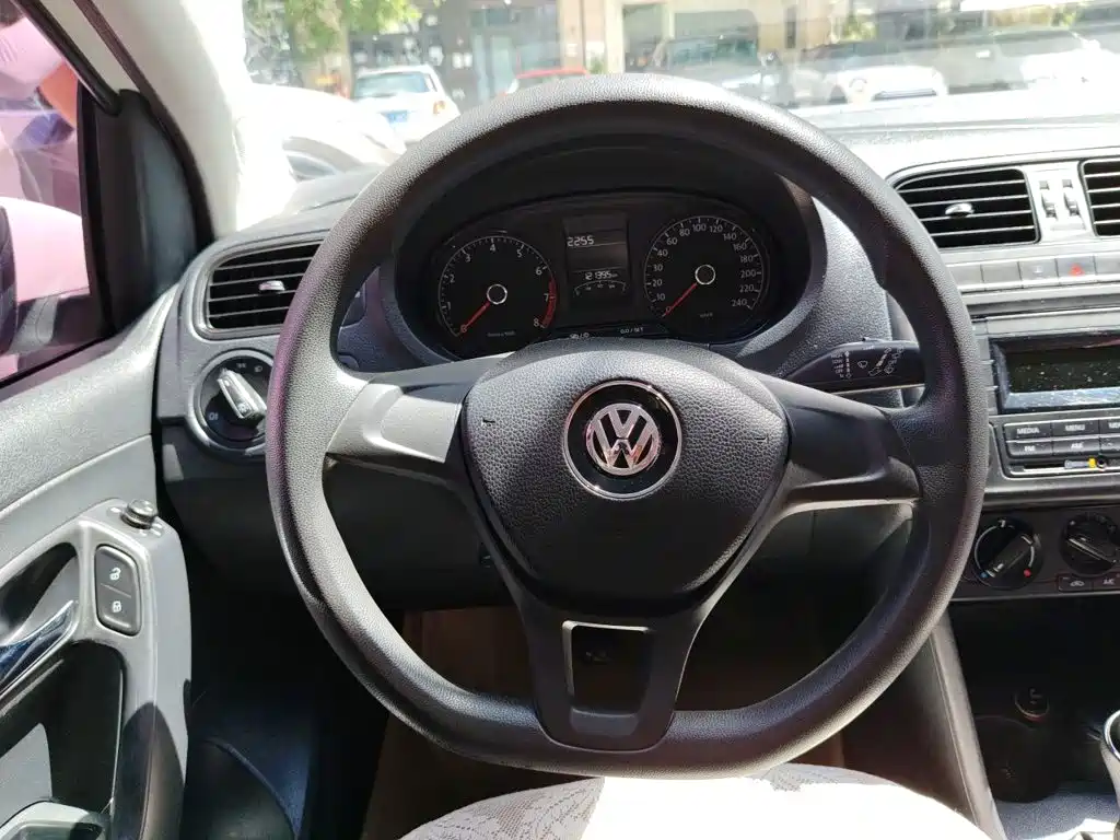 Volkswagen Polo 2015