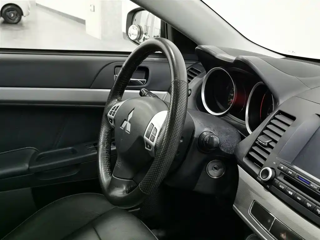 Mitsubishi Lancer EX 2015 — фото 22