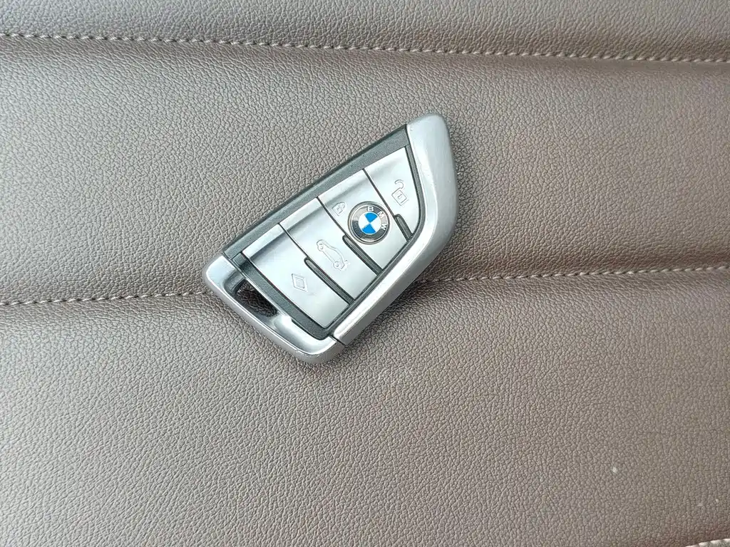 BMW 5 Series 2020 — фото 16