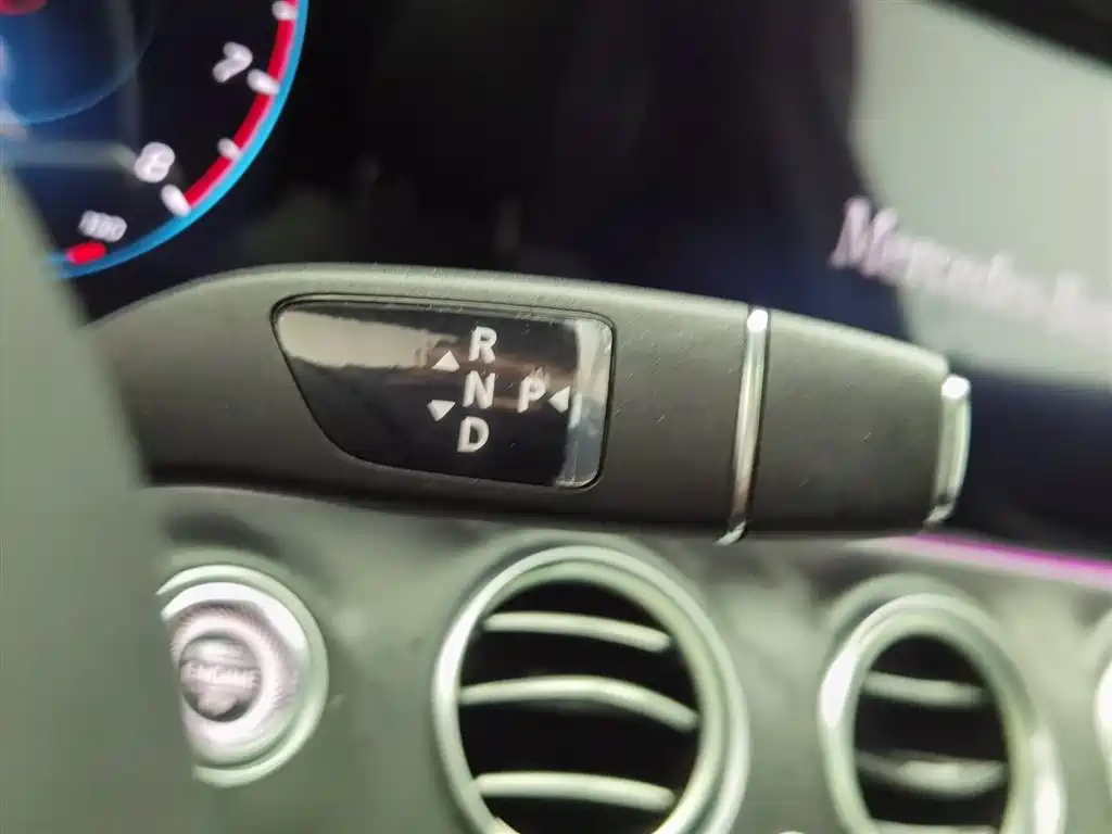Mercedes-Benz E-Class 2021 — фото 13