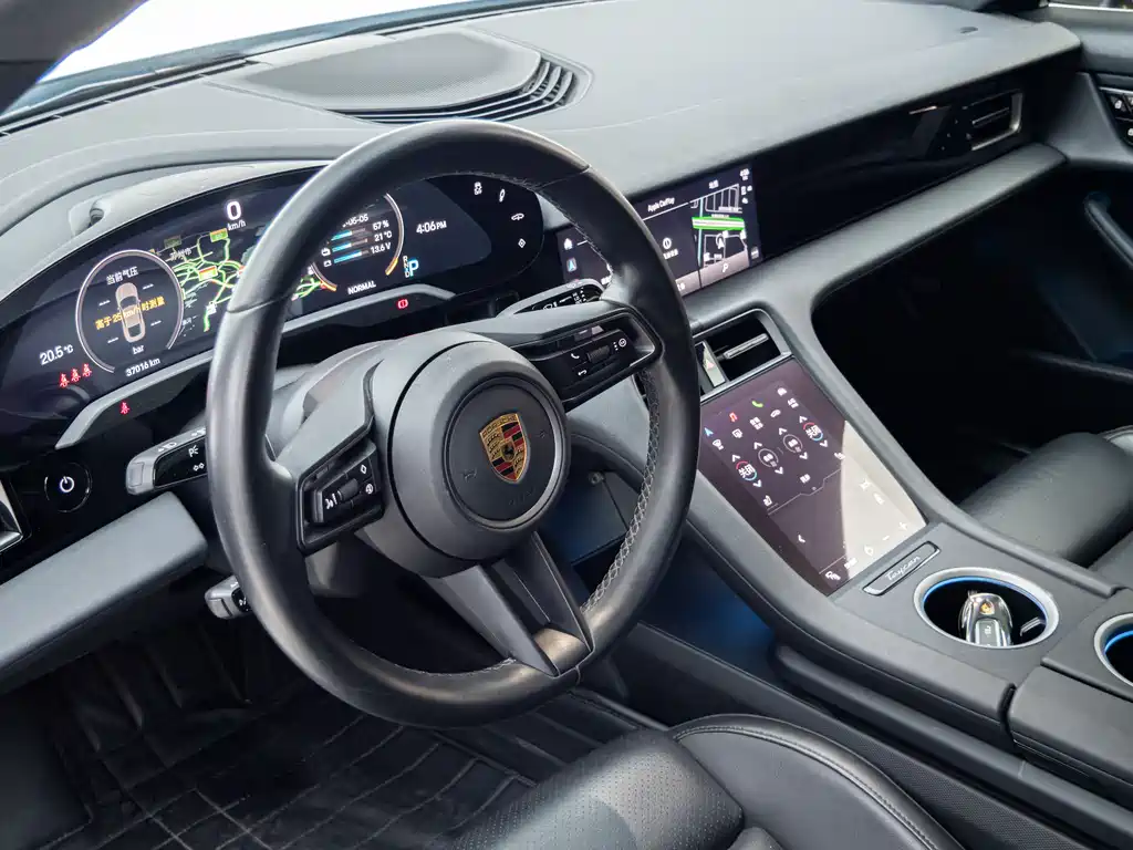 Porsche Taycan 2019 — фото 16