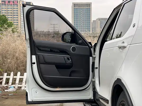 Land Rover Discovery 2019