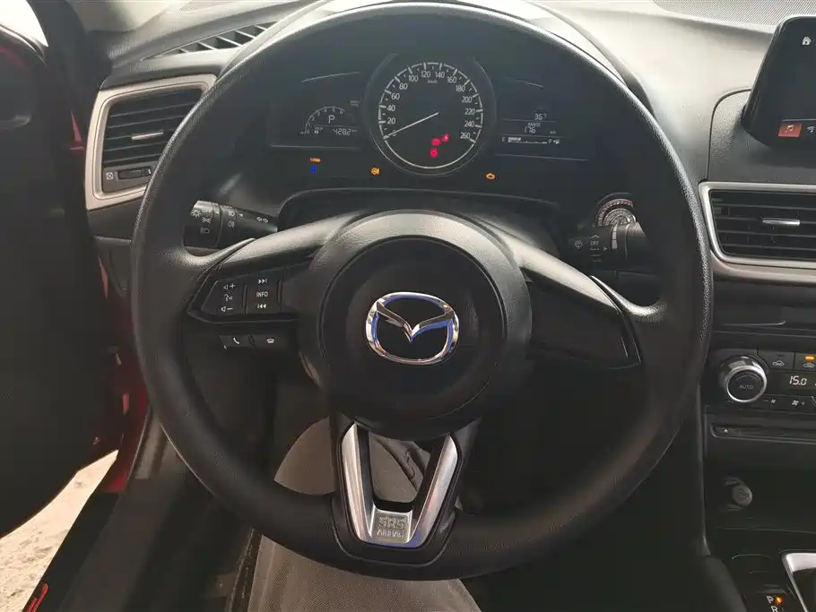 Mazda 3 Axela 2019 — фото 15
