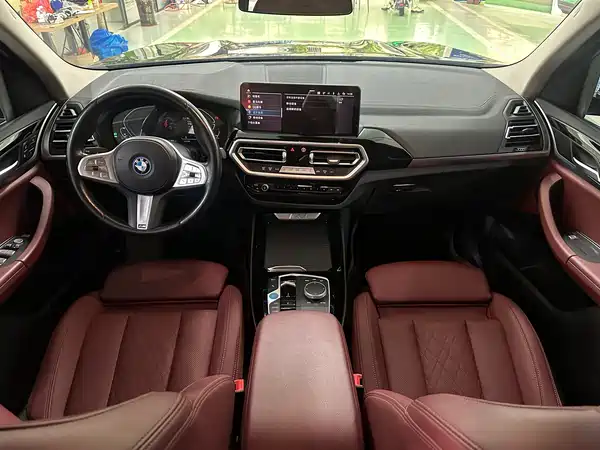 BMW iX3 2024