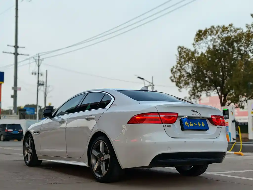 Jaguar XE 2017 — фото 6