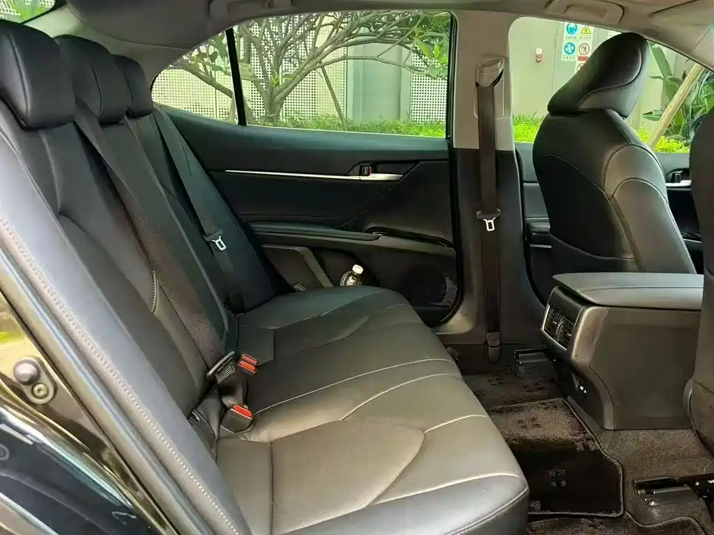 Toyota Camry 2023 — фото 10
