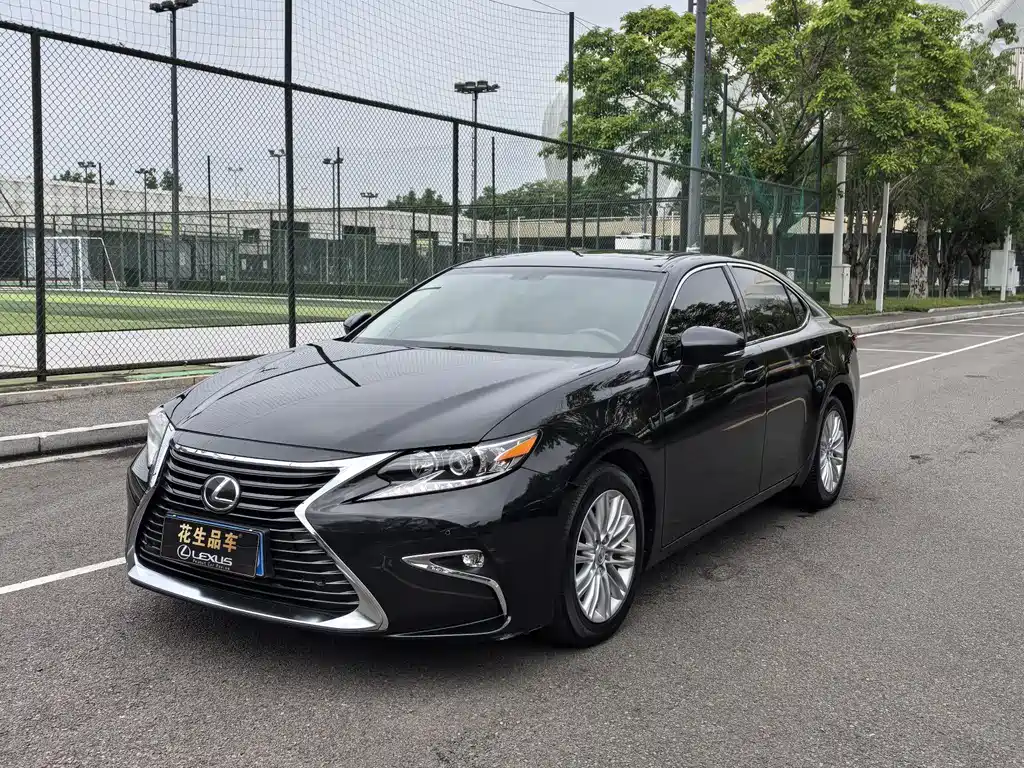 Lexus ES 2016