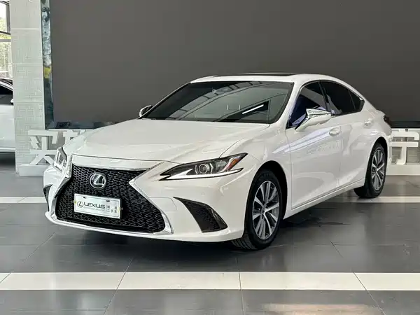 Lexus ES 2019