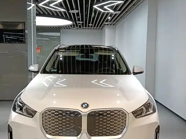 BMW iX1 2025