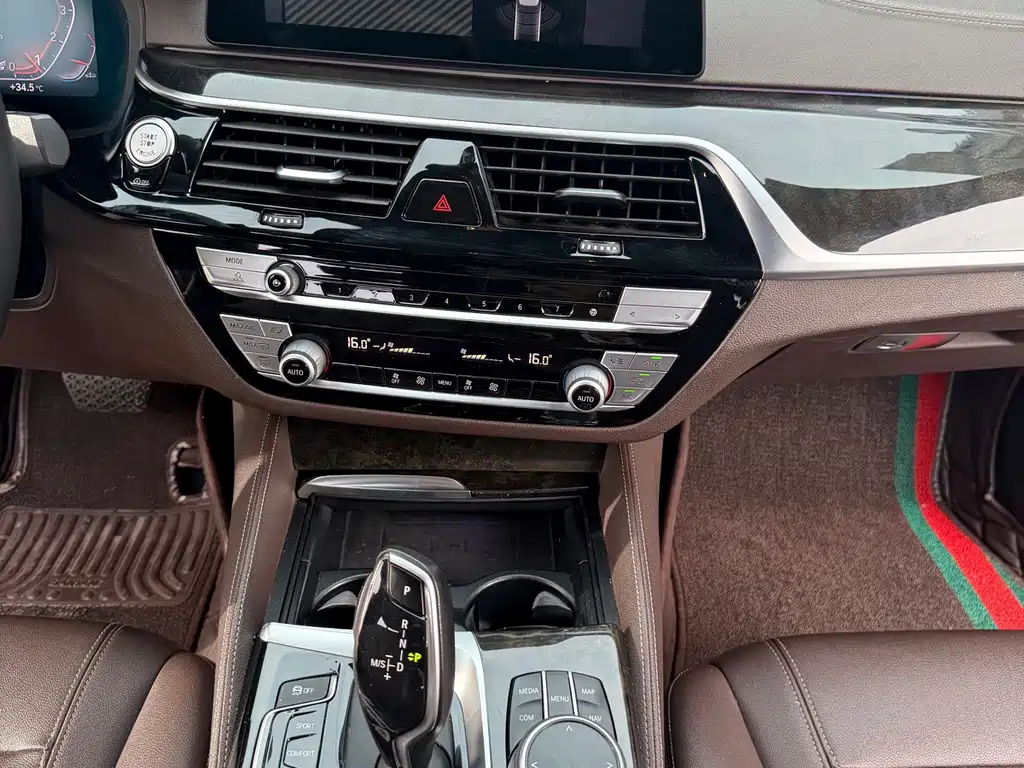 BMW 5 Series 2020 — фото 17