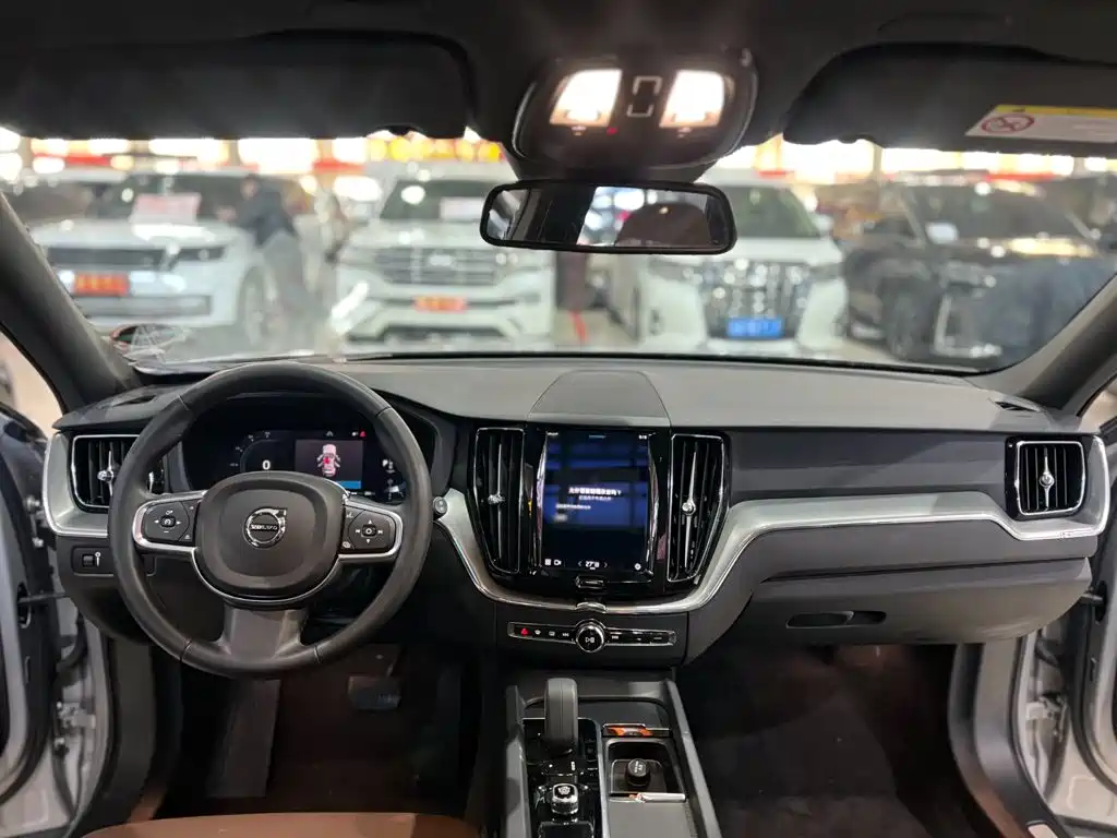 Volvo XC60 2022 — фото 7
