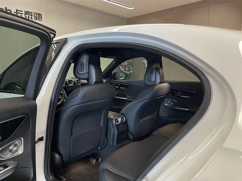 Mercedes-Benz C-Class 2023 — фото 27