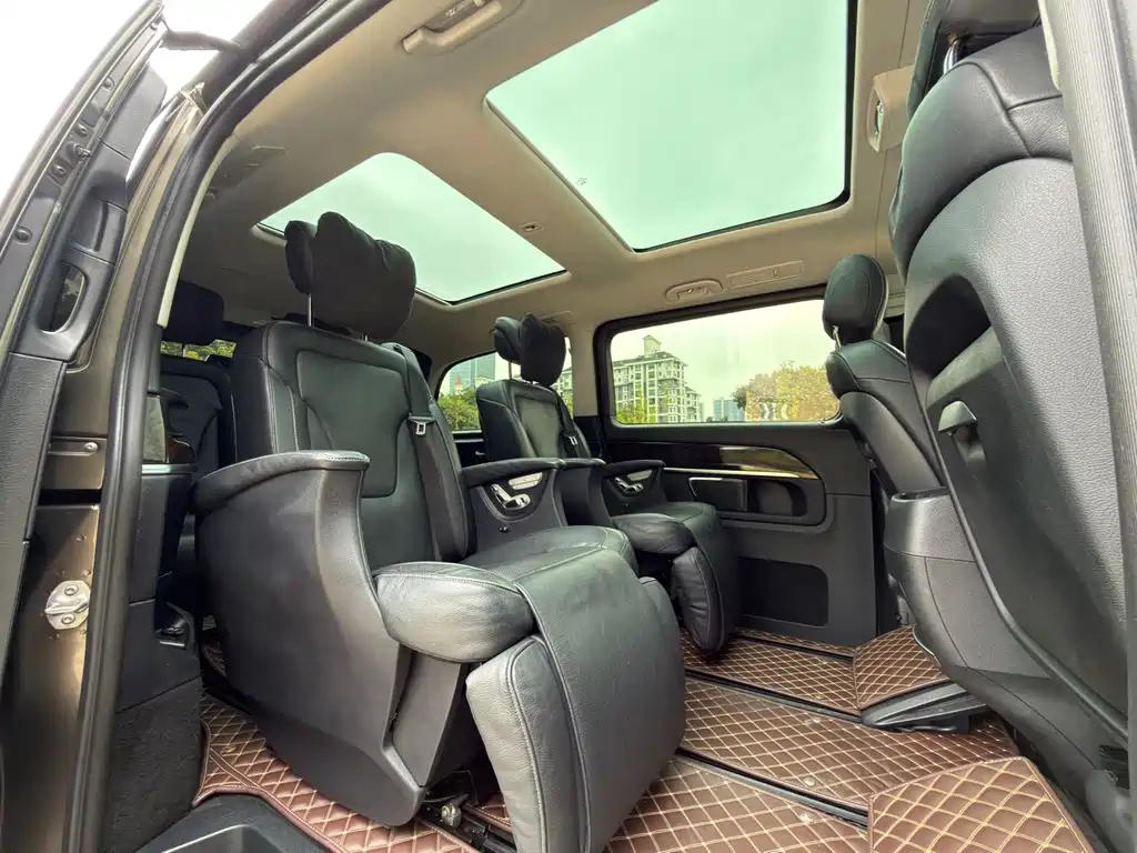 Mercedes-Benz V-Class 2018 — фото 16