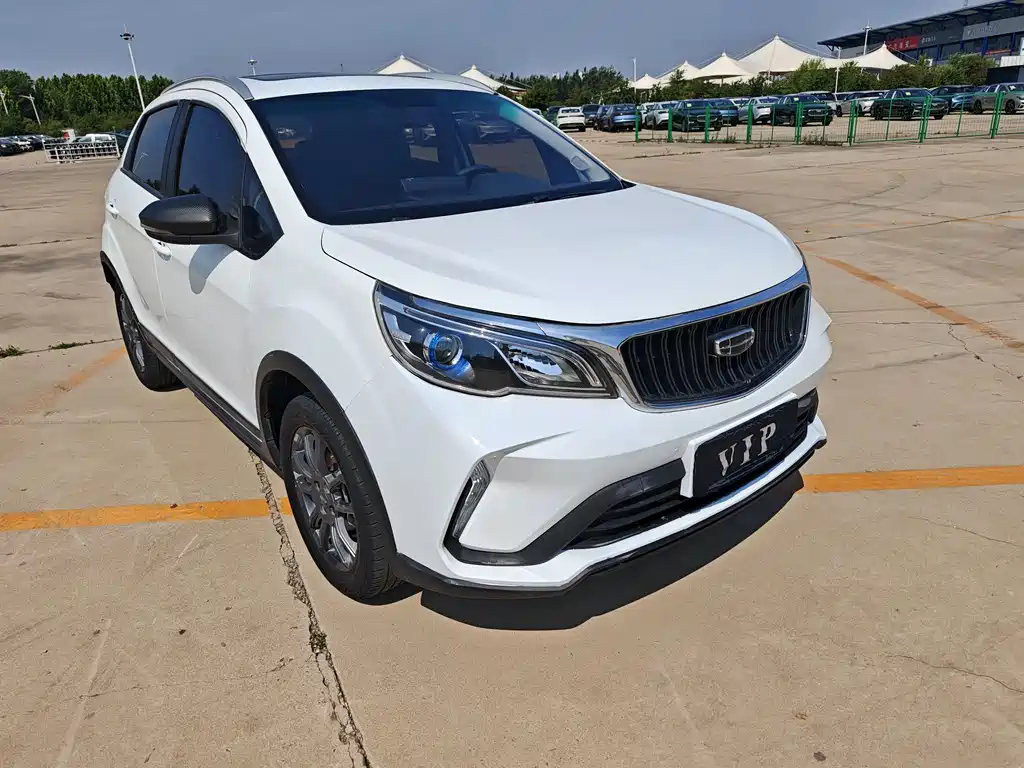Geely Vision X3 2022 — фото 11
