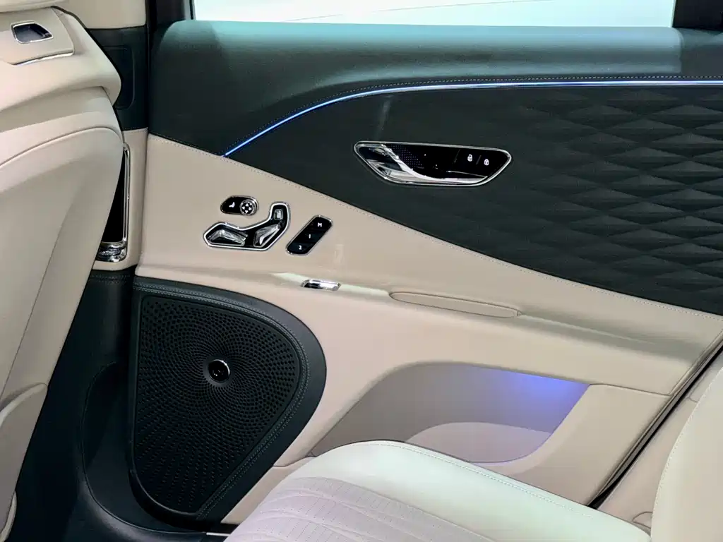 Bentley Flying Spur 2024 — фото 29