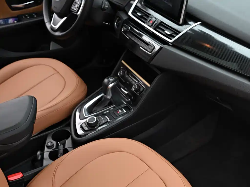 BMW 2 Series Active Tourer 2017 — фото 10