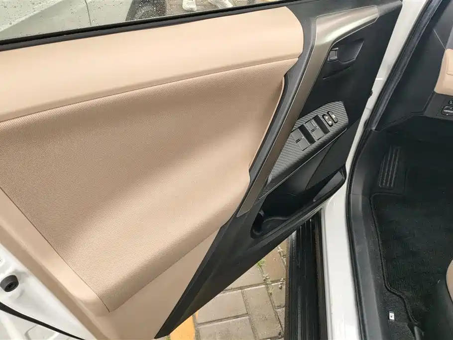 Toyota RAV4 2014
