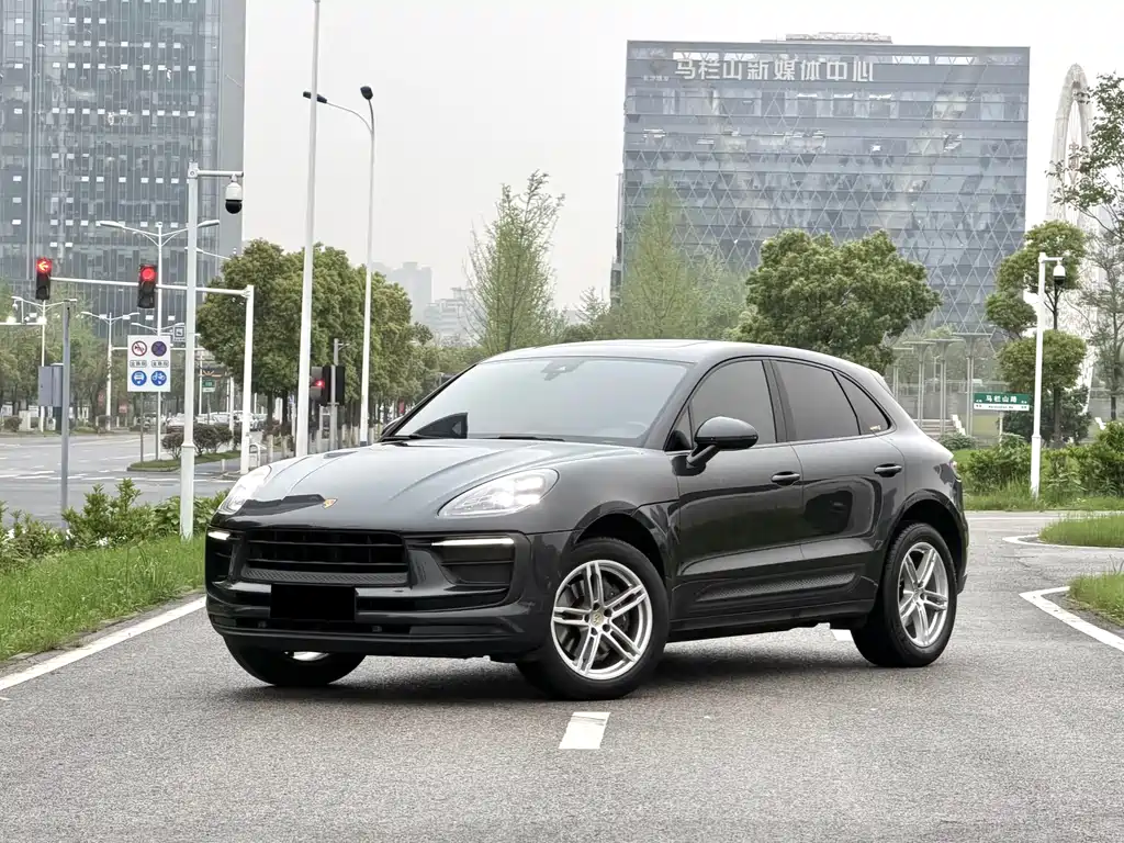 Porsche Macan 2023 — фото 1