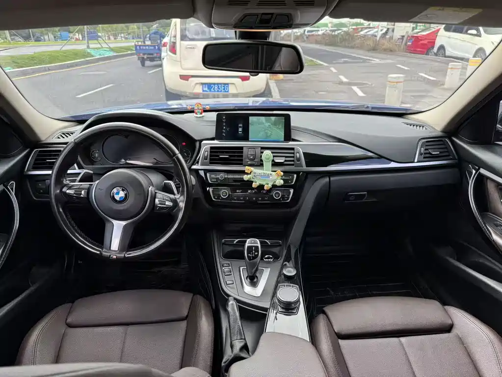 BMW 3 Series 2019 — фото 9