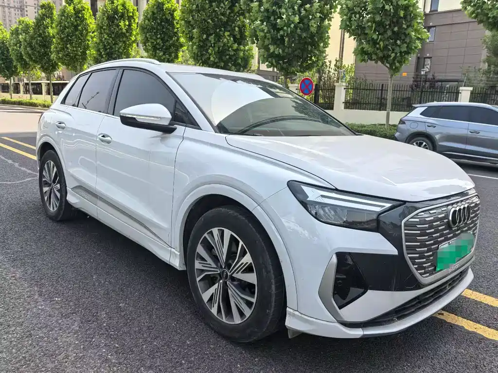 Audi Q4 e-tron 2024 — фото 3