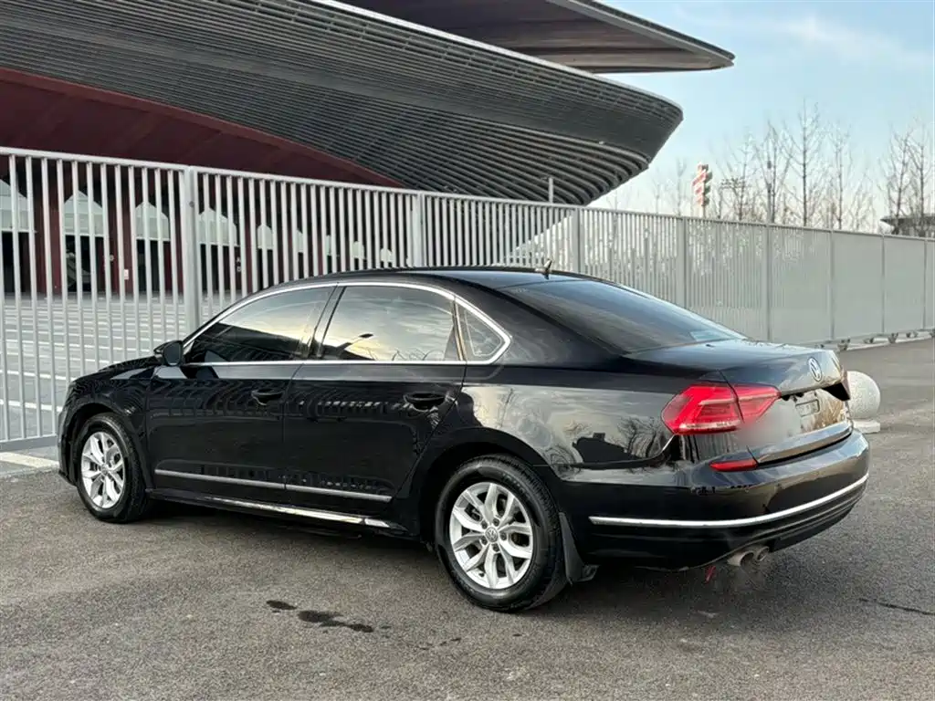 Volkswagen Passat 2018 — фото 12