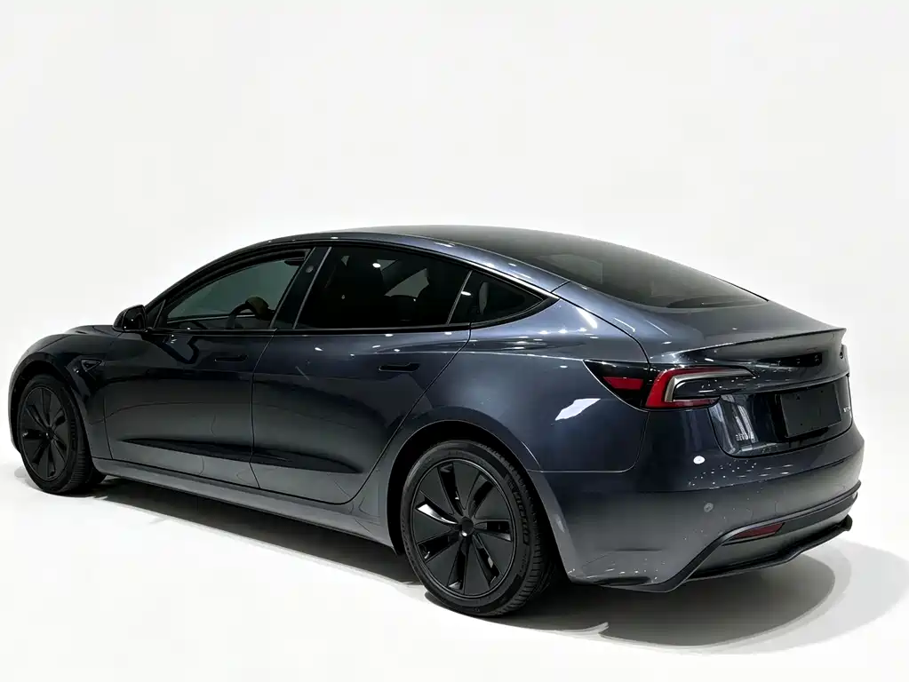 Tesla Model 3 2024 — фото 18
