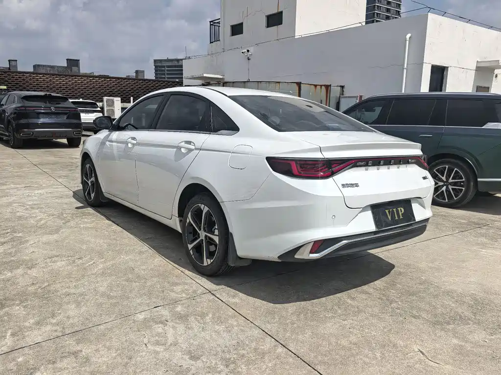 Geely Emgrand L 2022 — фото 14