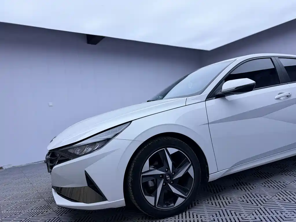 Hyundai Elantra 2023