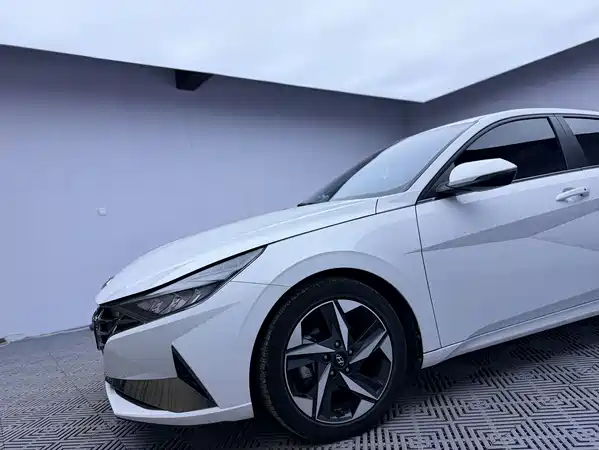 Hyundai Elantra 2023