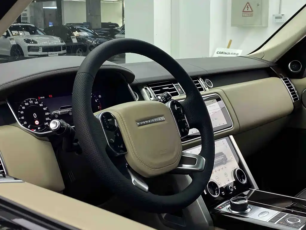 Land Rover Range Rover 2021 — фото 27