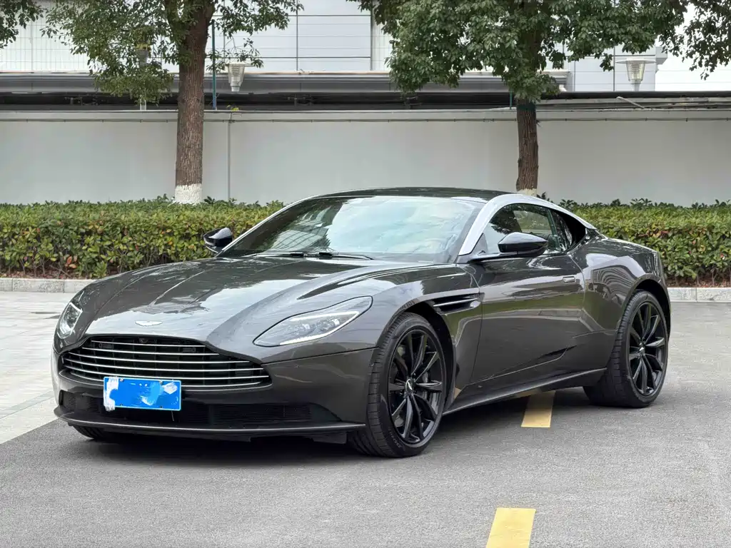 Aston Martin DB11 2018