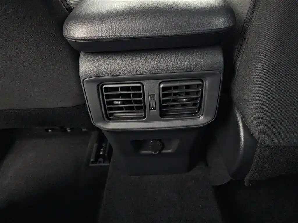 Toyota RAV4 2020 — фото 12